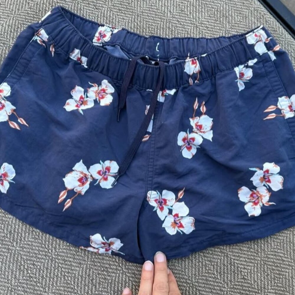 patagonia barley baggies. womens small.